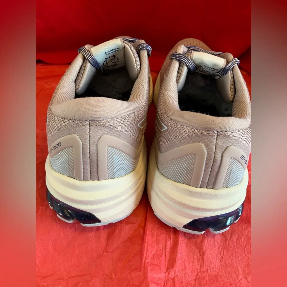 ASICS - Picture 9 of 13